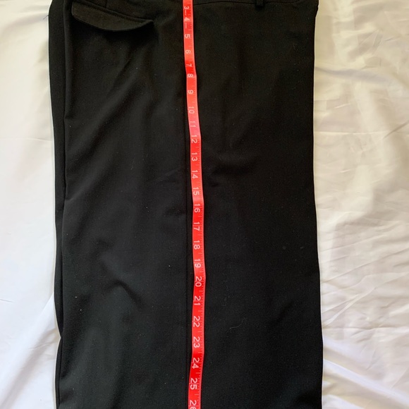 NWOT- Apostrophe Black Dressy Shorts knee length. With Faux pockets Size: 12 - Picture 4 of 7